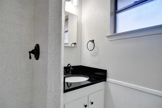 $1,950 | 208 Rolling Hills Drive, Aledo, TX 76008