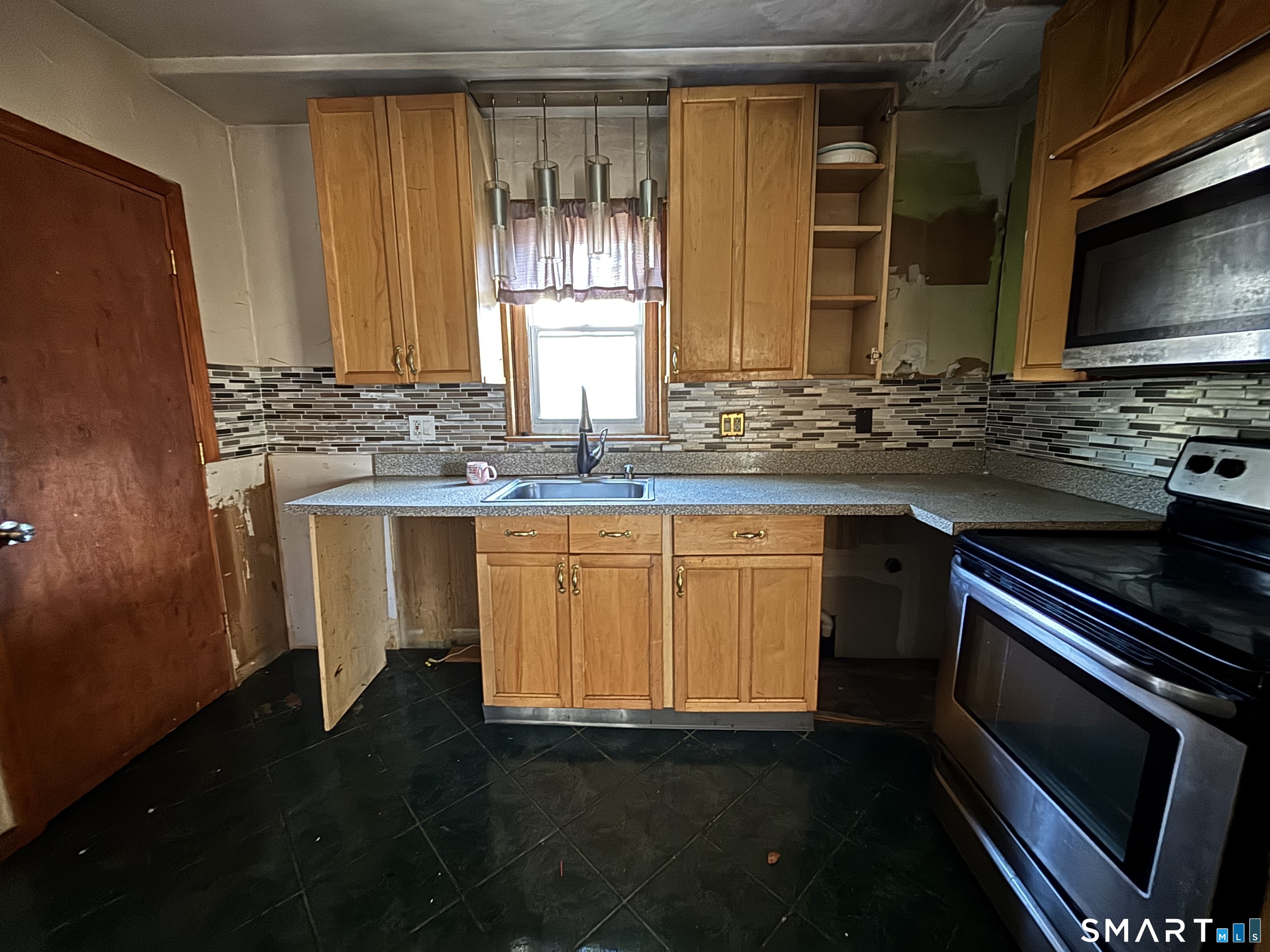 306 Homestead Avenue Waterbury, CT 06705 - Photo 11 of 24