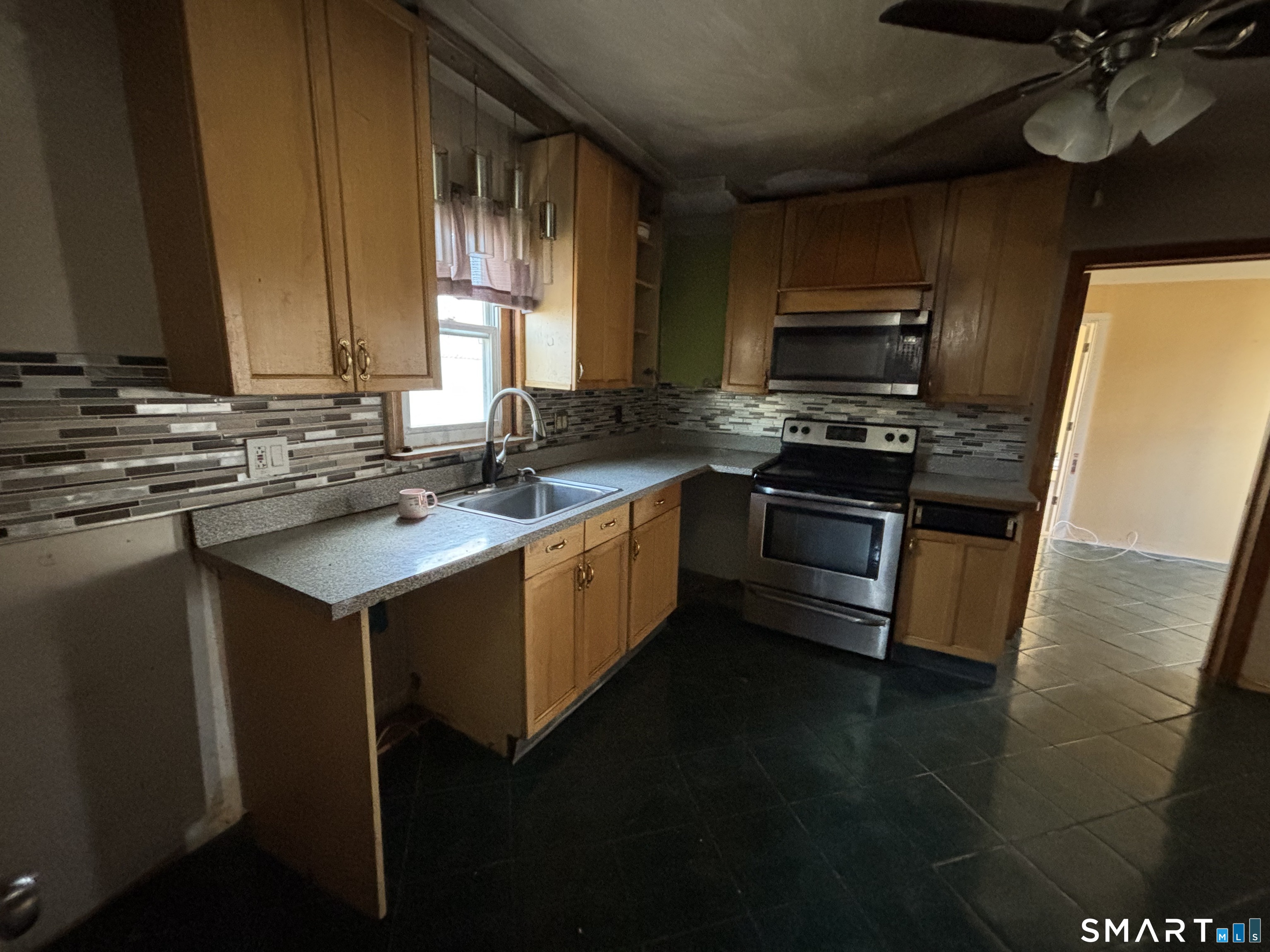 306 Homestead Avenue Waterbury, CT 06705 - Photo 9 of 24