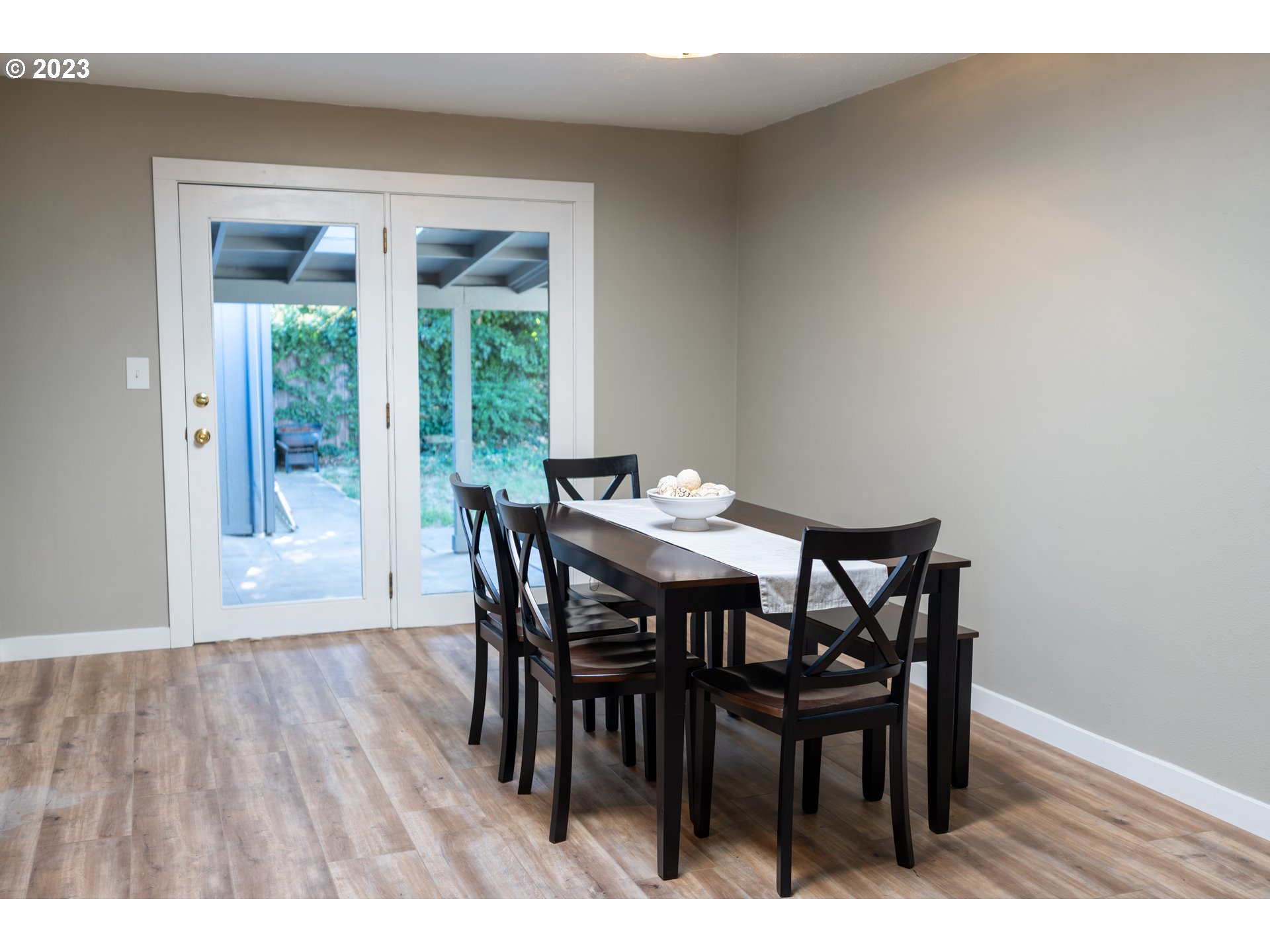 70 Greenvale Drive Springfield, OR 97477 - Photo 14 of 46 Living Room