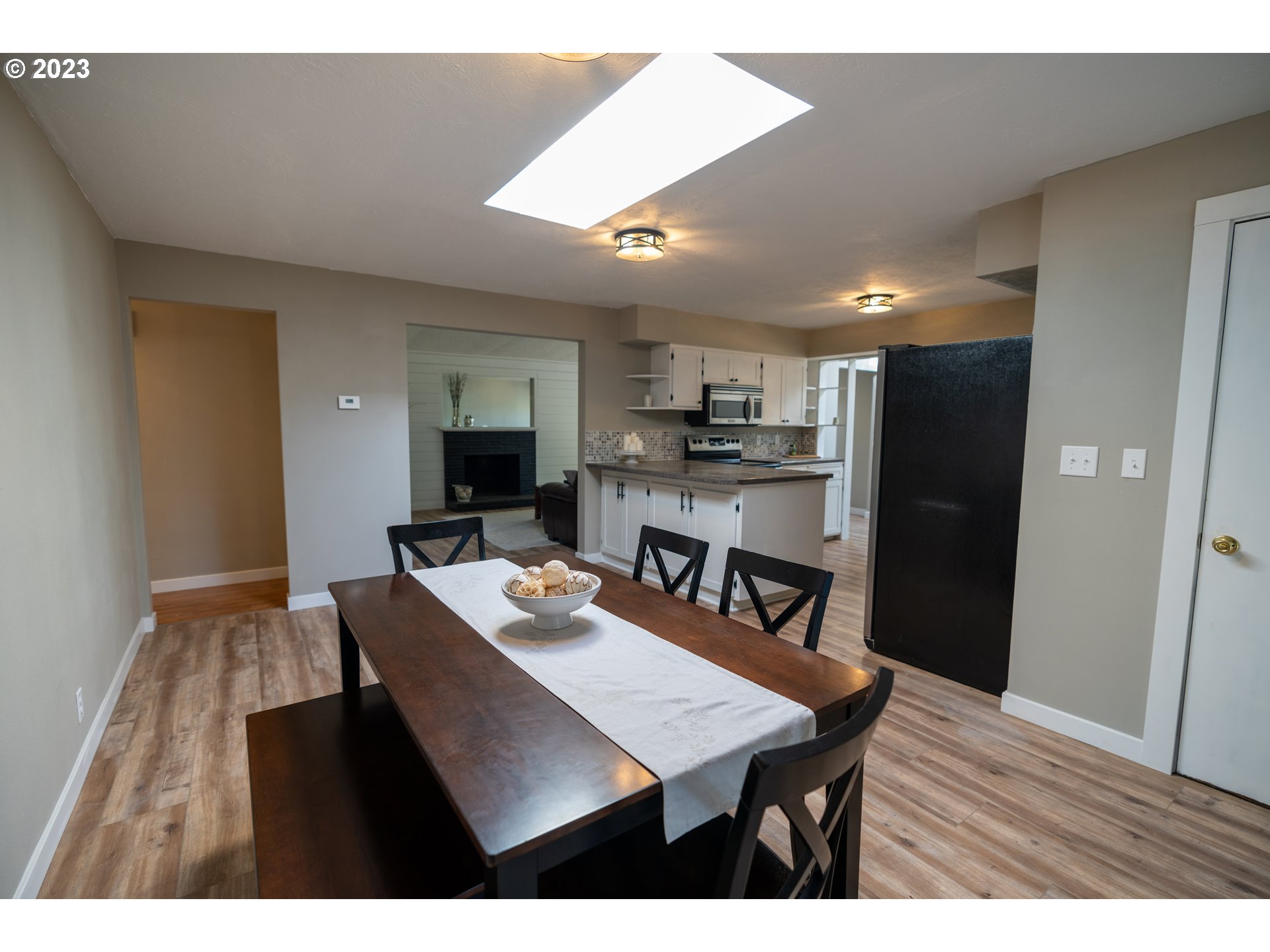 70 Greenvale Drive Springfield, OR 97477 - Photo 16 of 46 Dining Area