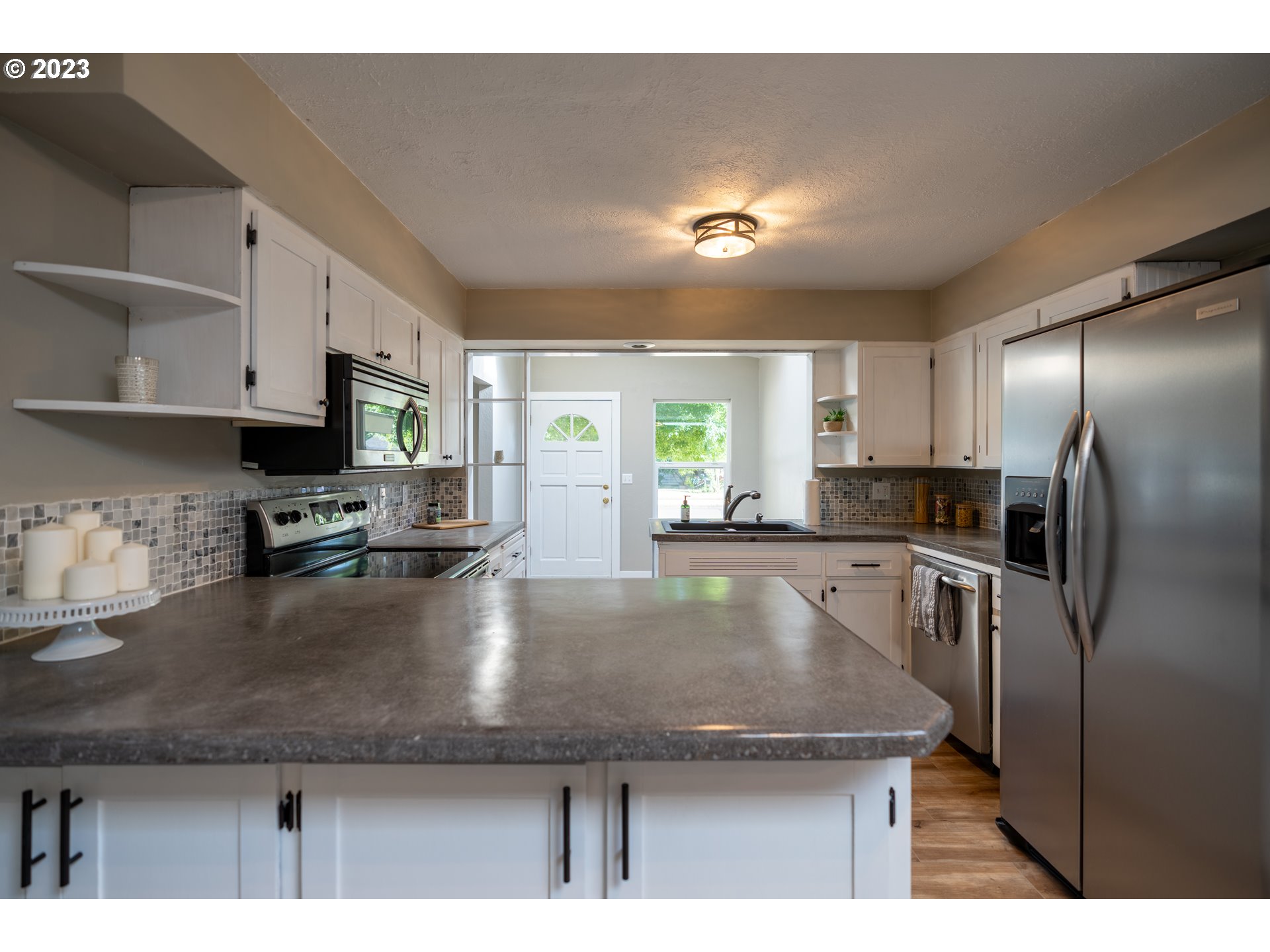 70 Greenvale Drive Springfield, OR 97477 - Photo 17 of 46 Dining Area