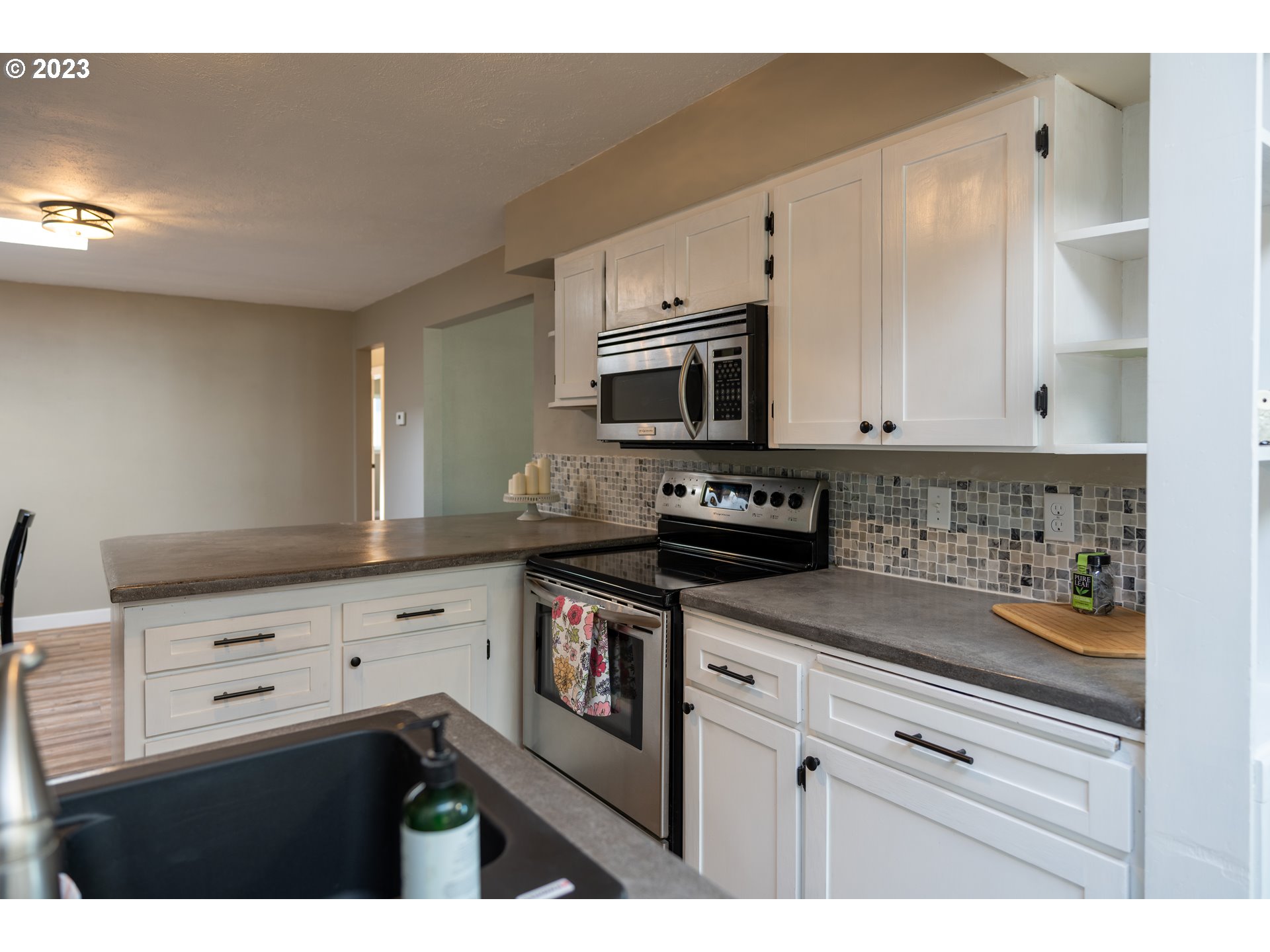 70 Greenvale Drive Springfield, OR 97477 - Photo 19 of 46 Kitchen