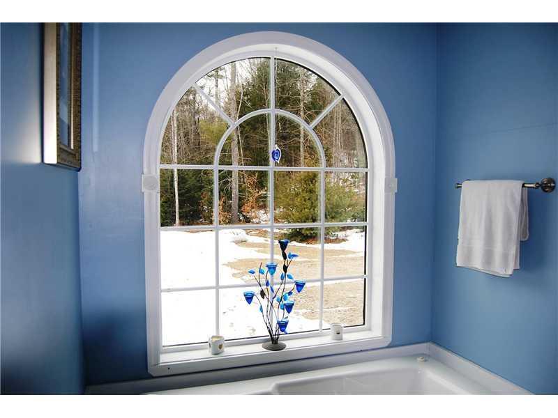 239 West Old County Road Newcastle, ME 04553 - Photo 21 of 34 Master Bath/Spa.