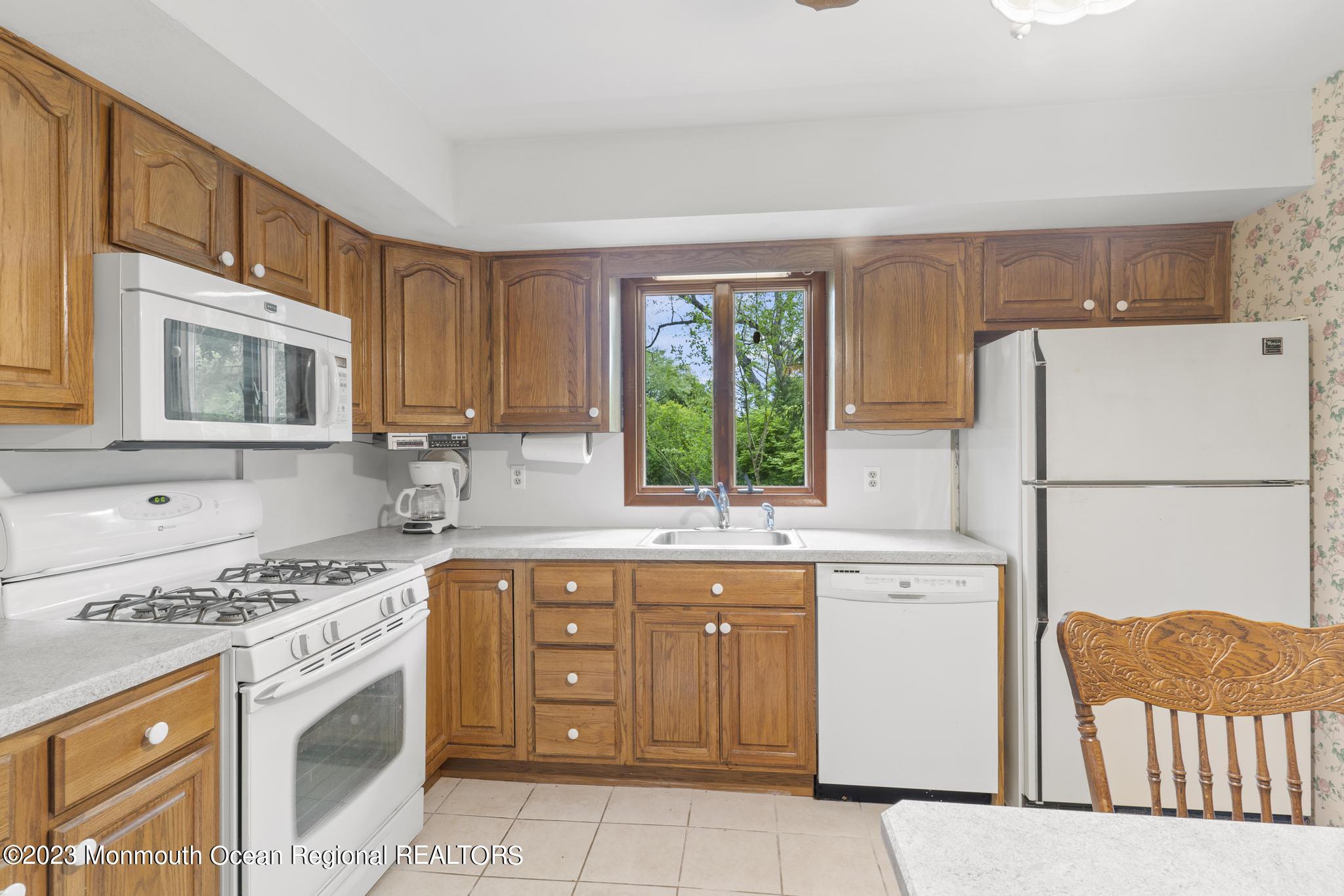 428 Bertha Road Toms River, NJ 08755 - Photo 14 of 35 428 Bertha Rd (16)