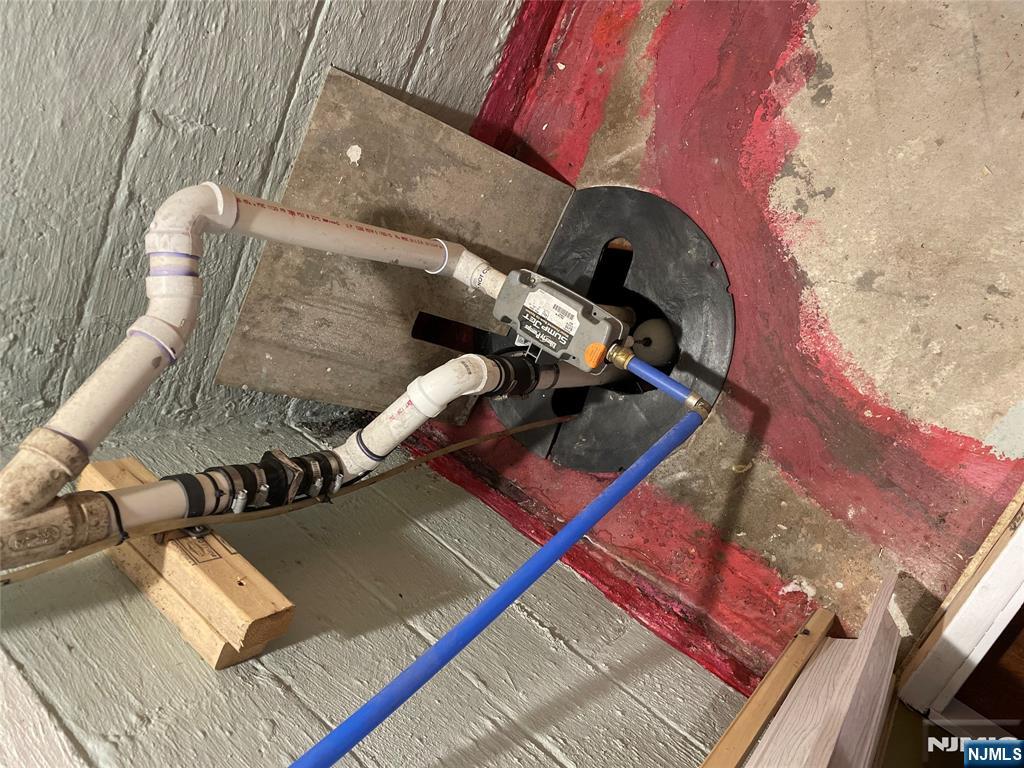 12 Fordham Road Oakland, NJ 07436 - Photo 20 of 26 a view of living room with furniture