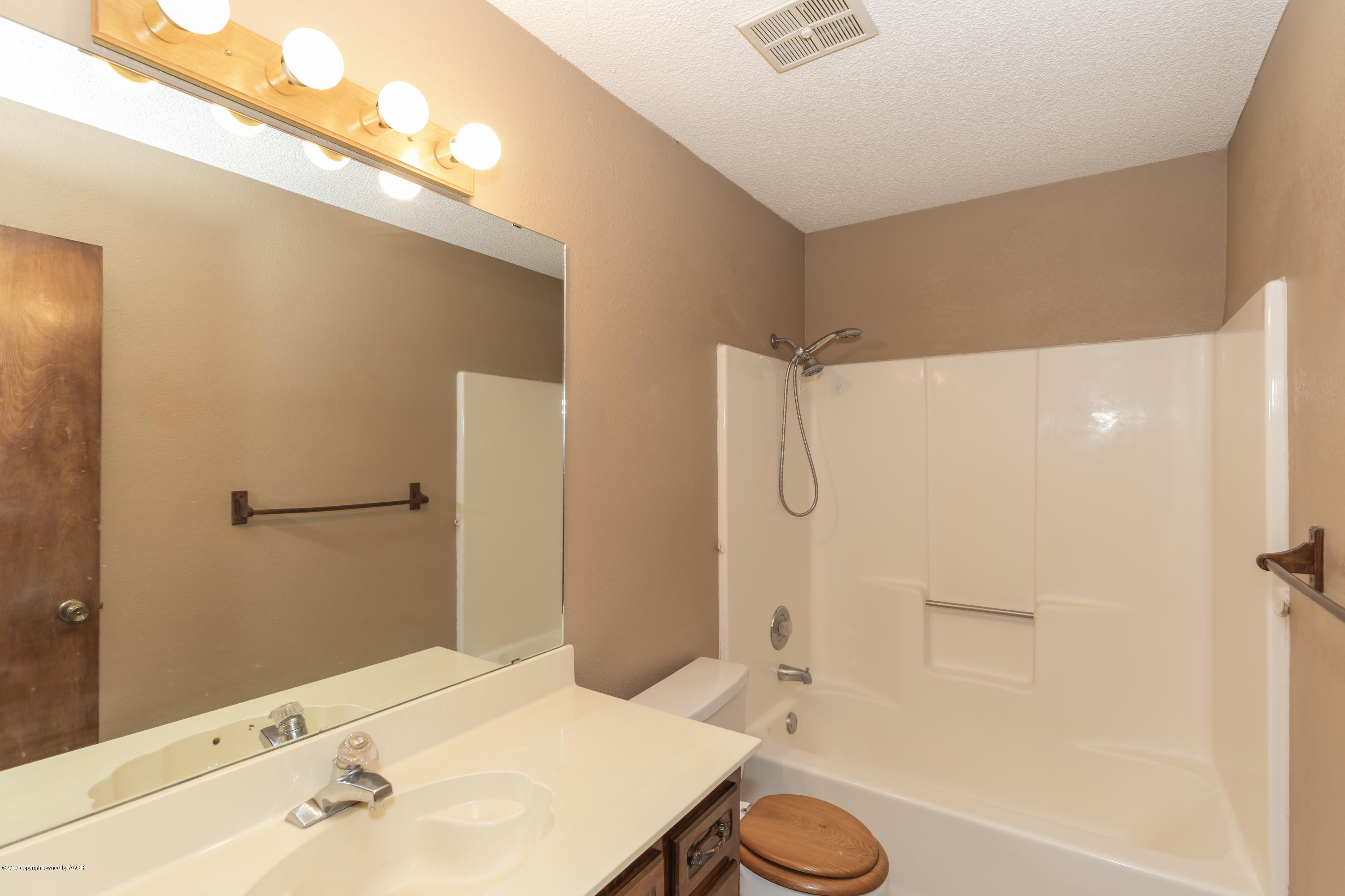 9901 South Blessen Road Amarillo, TX 79119 - Photo 16 of 38 BATHROOM 2 VIEW 1