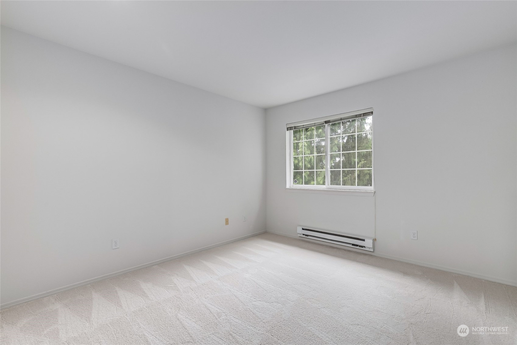10030 Holly Drive, Unit 122 Everett, WA 98204 - Photo 24 of 29 an empty room with a window