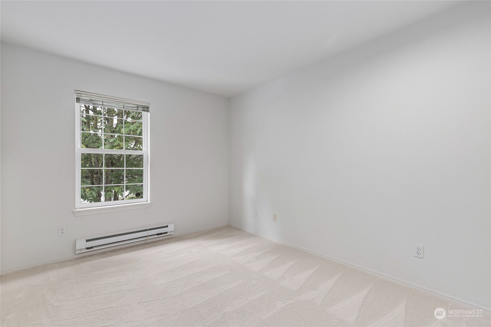 10030 Holly Drive, Unit 122 Everett, WA 98204 - Photo 25 of 29 an empty room with a window