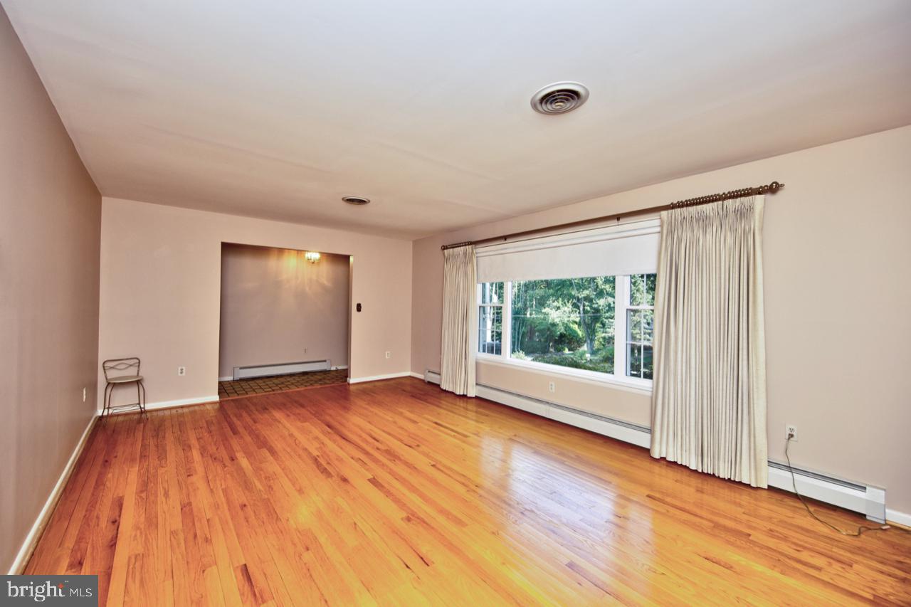8701 Inwood Road Baltimore, MD 21244 - Photo 5 of 34 Beautiful hardwood flooring w/large pic window