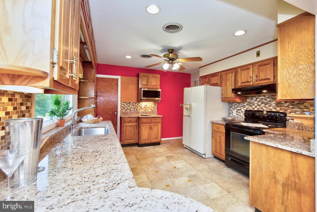 8701 Inwood Road Baltimore, MD 21244 - Photo 10 of 34 Kitchen w/ recessed lighting
