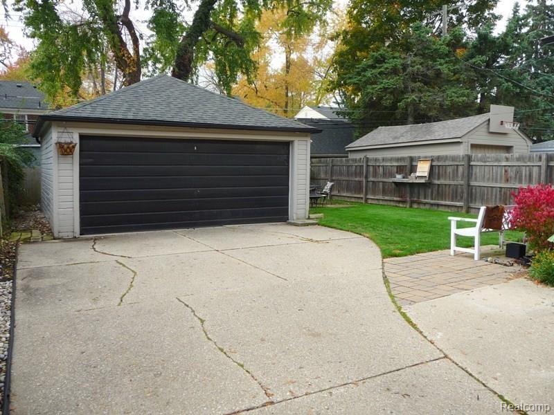 417 Lothrop Road Grosse Pointe, MI 48236 - Photo 18 of 18 Rear.jpg