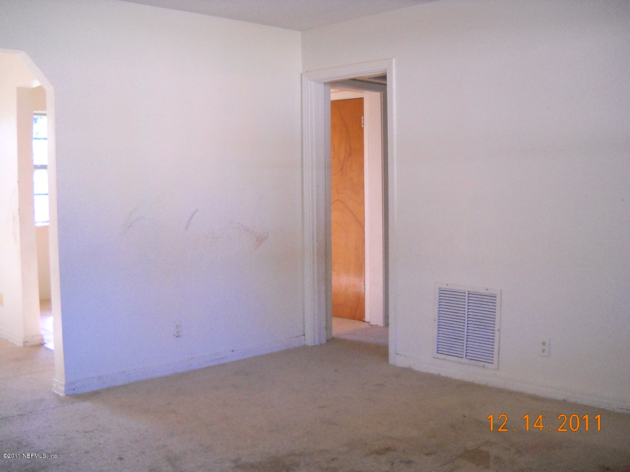 6564 Aires Road Jacksonville, FL 32244 - Photo 3 of 9 Living room