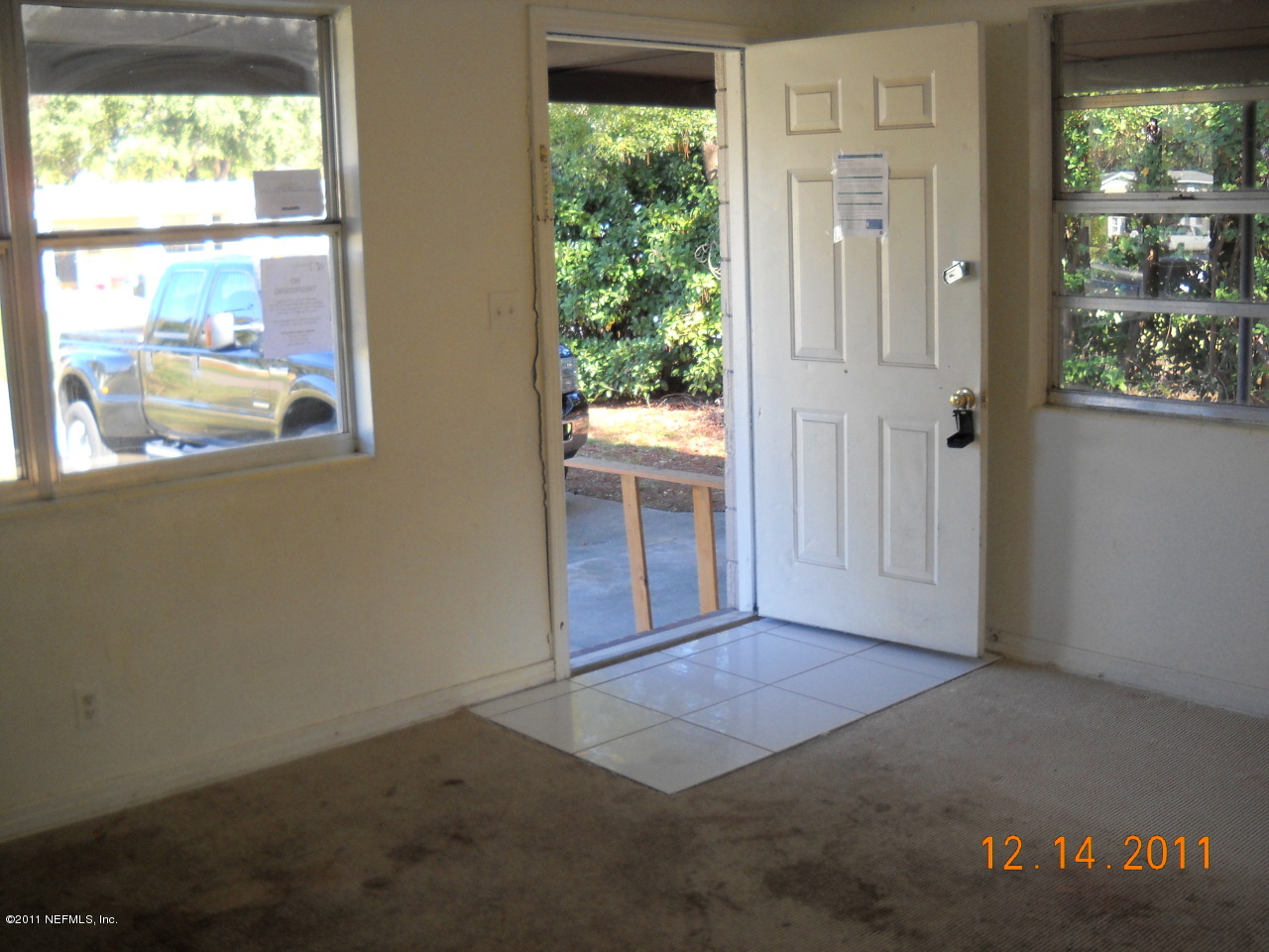 6564 Aires Road Jacksonville, FL 32244 - Photo 4 of 9 Living room