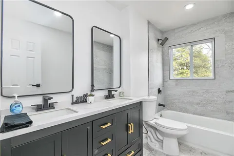 $429,500 | 9901 Countryside Road, Lenexa, KS 66215