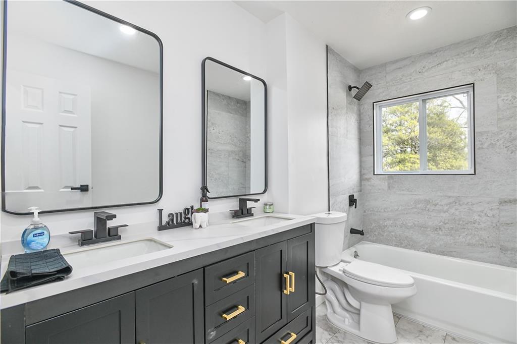 9901 Countryside Road Lenexa, KS 66215 - Photo 12 of 29