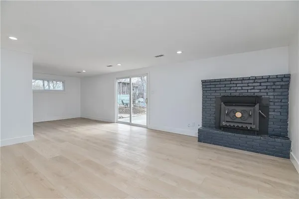 $429,500 | 9901 Countryside Road, Lenexa, KS 66215