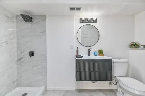 $429,500 | 9901 Countryside Road, Lenexa, KS 66215