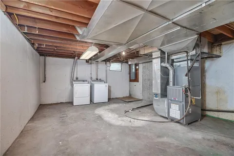 $429,500 | 9901 Countryside Road, Lenexa, KS 66215