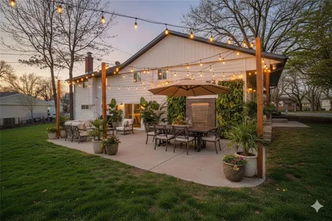 $429,500 | 9901 Countryside Road, Lenexa, KS 66215