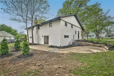 $429,500 | 9901 Countryside Road, Lenexa, KS 66215