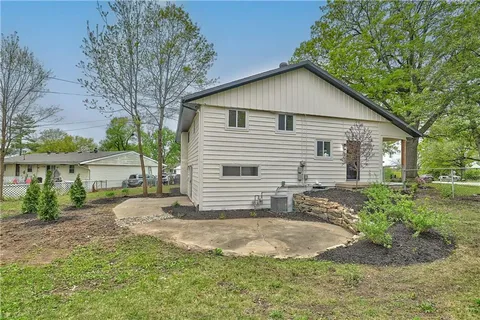 $429,500 | 9901 Countryside Road, Lenexa, KS 66215