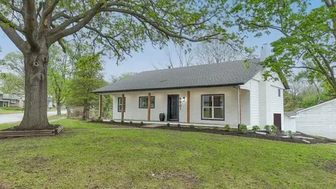 $429,500 | 9901 Countryside Road, Lenexa, KS 66215