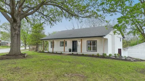 $429,500 | 9901 Countryside Road, Lenexa, KS 66215
