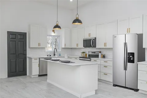 $429,500 | 9901 Countryside Road, Lenexa, KS 66215