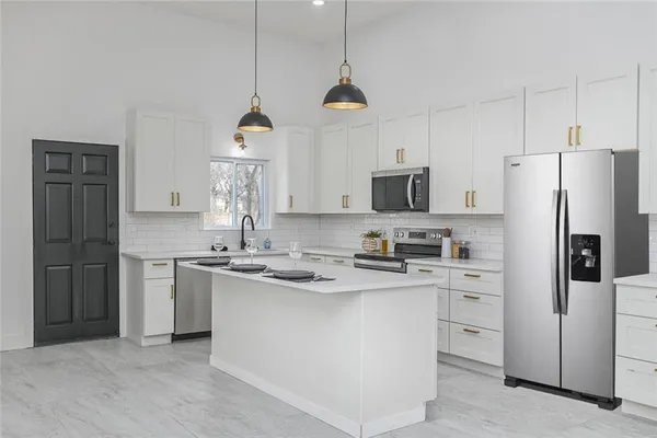 $429,500 | 9901 Countryside Road, Lenexa, KS 66215