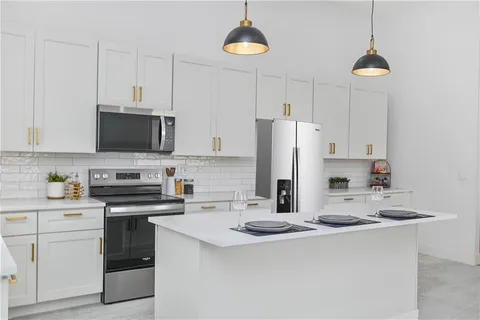 $429,500 | 9901 Countryside Road, Lenexa, KS 66215