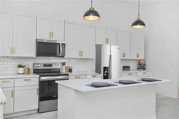 $429,500 | 9901 Countryside Road, Lenexa, KS 66215
