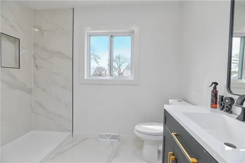 $429,500 | 9901 Countryside Road, Lenexa, KS 66215