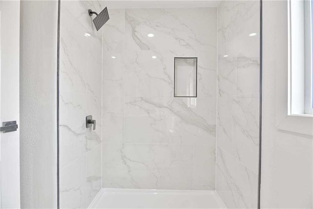 9901 Countryside Road Lenexa, KS 66215 - Photo 9 of 29