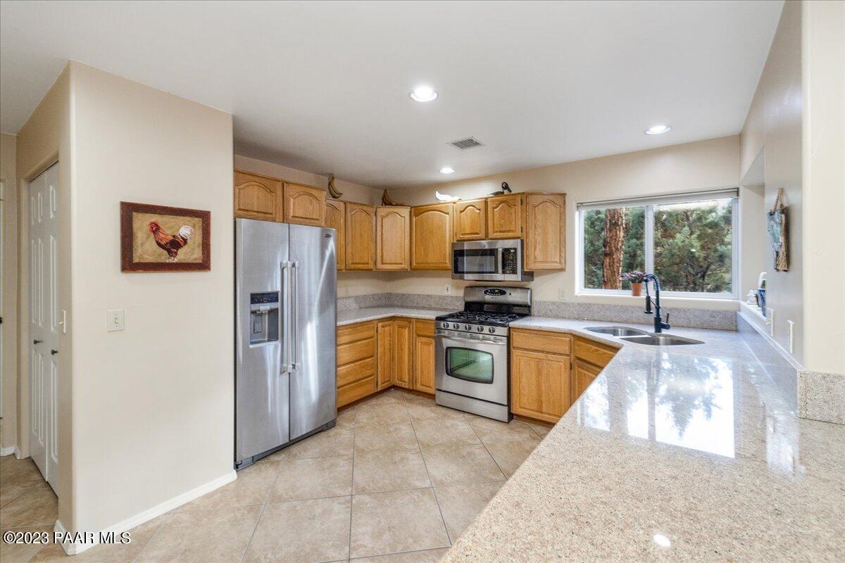1420 Valley Ranch Circle Prescott, AZ 86303 - Photo 9 of 29 08-Kitchen