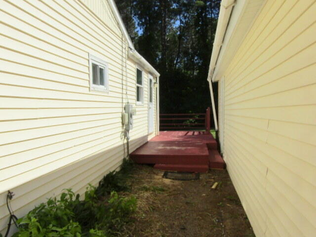 11 Maranacook Road Winthrop, ME 04364 - Photo 21 of 26 entry way between hs and garage