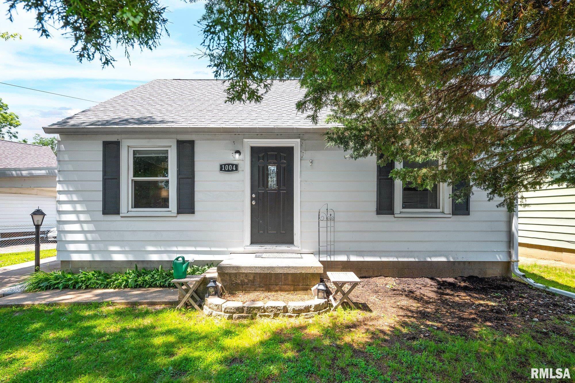 1004 Springfield Road East Peoria, IL 61611 - Photo 2 of 30