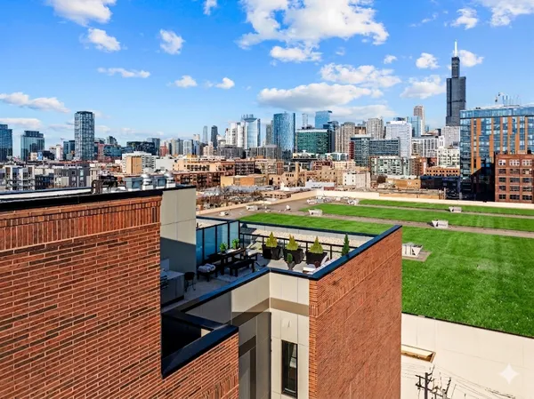$2,100,000 | 323 South Racine Avenue, Unit PHD, Chicago, IL 60607