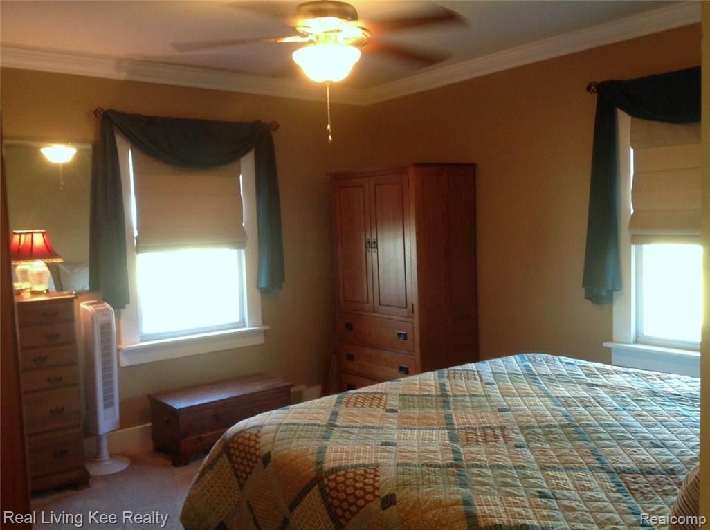 2915 Midvale Drive Rochester, MI 48309 - Photo 11 of 32 Main floor bedroom.jpg