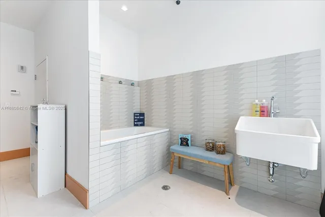 $8,000 | 700 Northeast 26th Terrace, Unit 2605, Miami, FL 33137