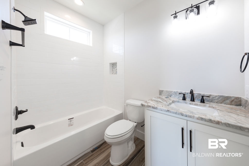 24603 Gulf Bay Road Orange Beach, AL 36561 - Photo 27 of 37 Guest room 2 bath