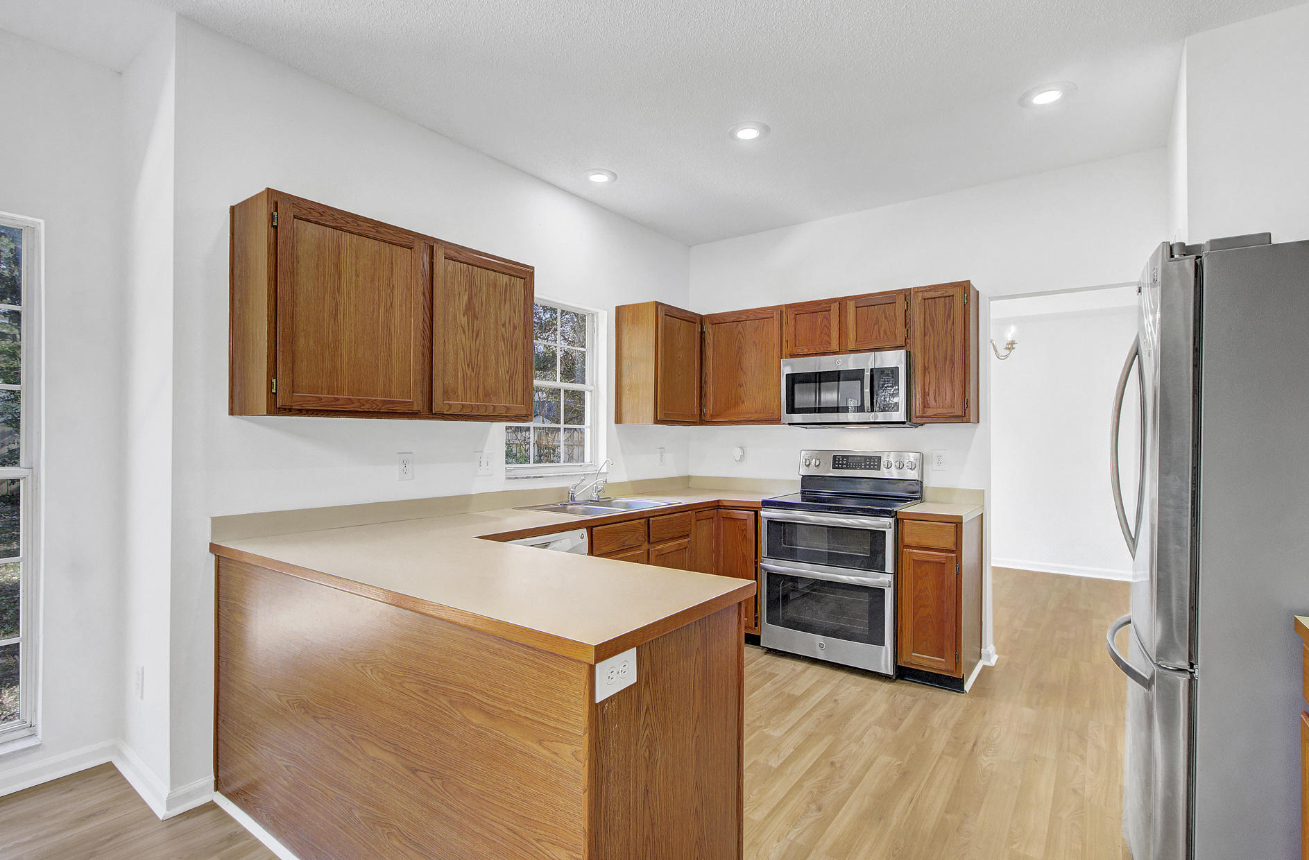 128 Whaler Road Summerville, SC 29485 - Photo 14 of 45 Kitchen