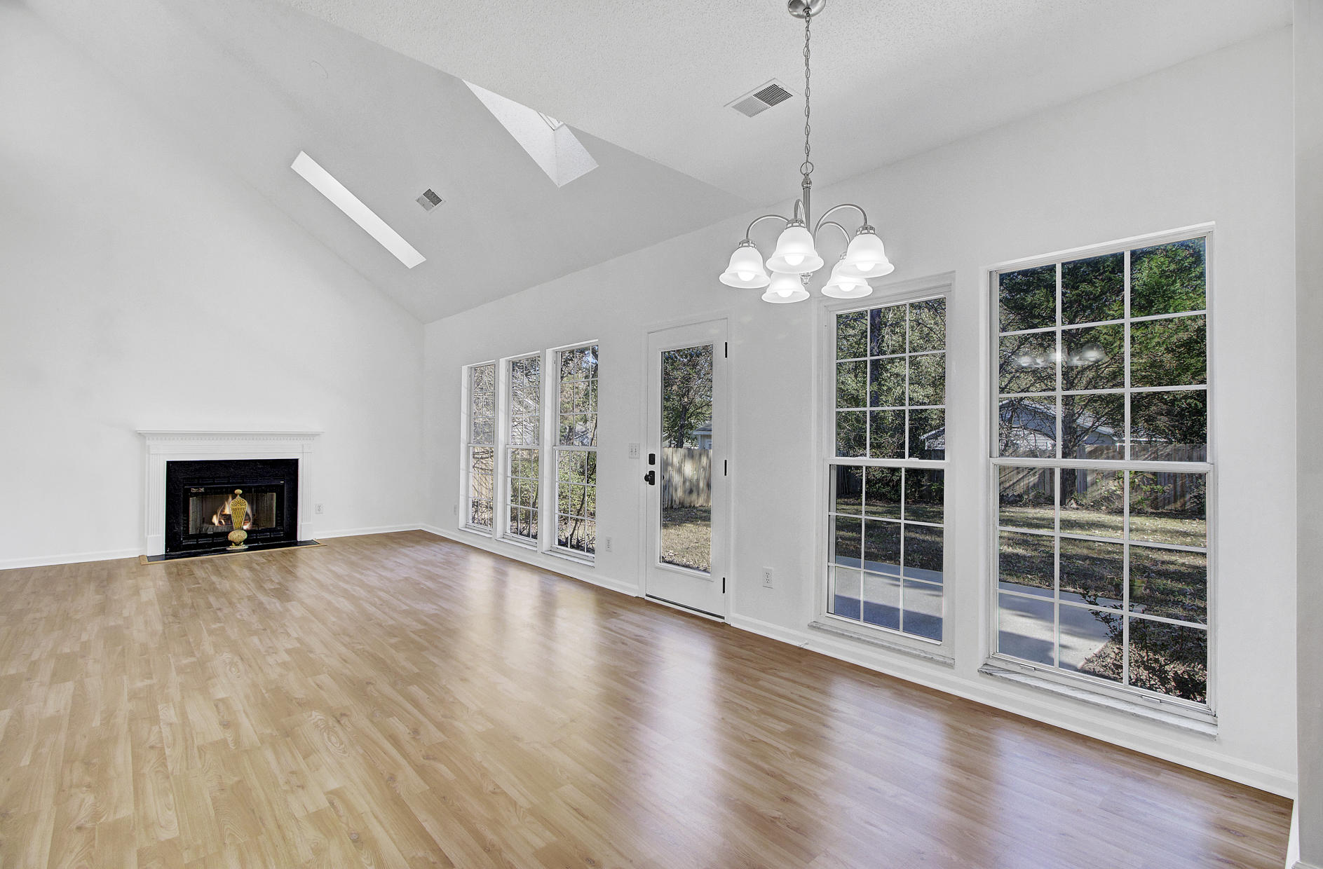 128 Whaler Road Summerville, SC 29485 - Photo 17 of 45 Huge family room/eat in area