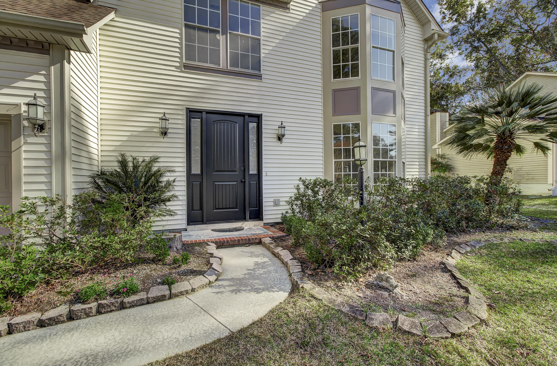 128 Whaler Road Summerville, SC 29485 - Photo 6 of 45 Front of home