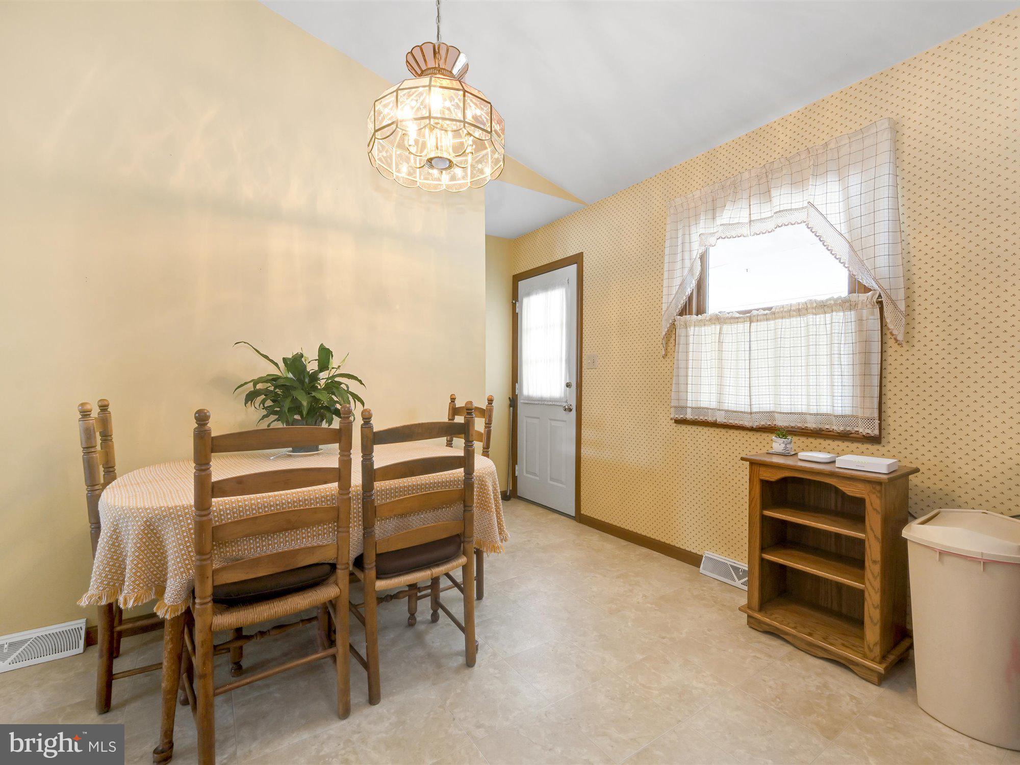 35 South Oak Street Lititz, PA 17543 - Photo 11 of 26 V5