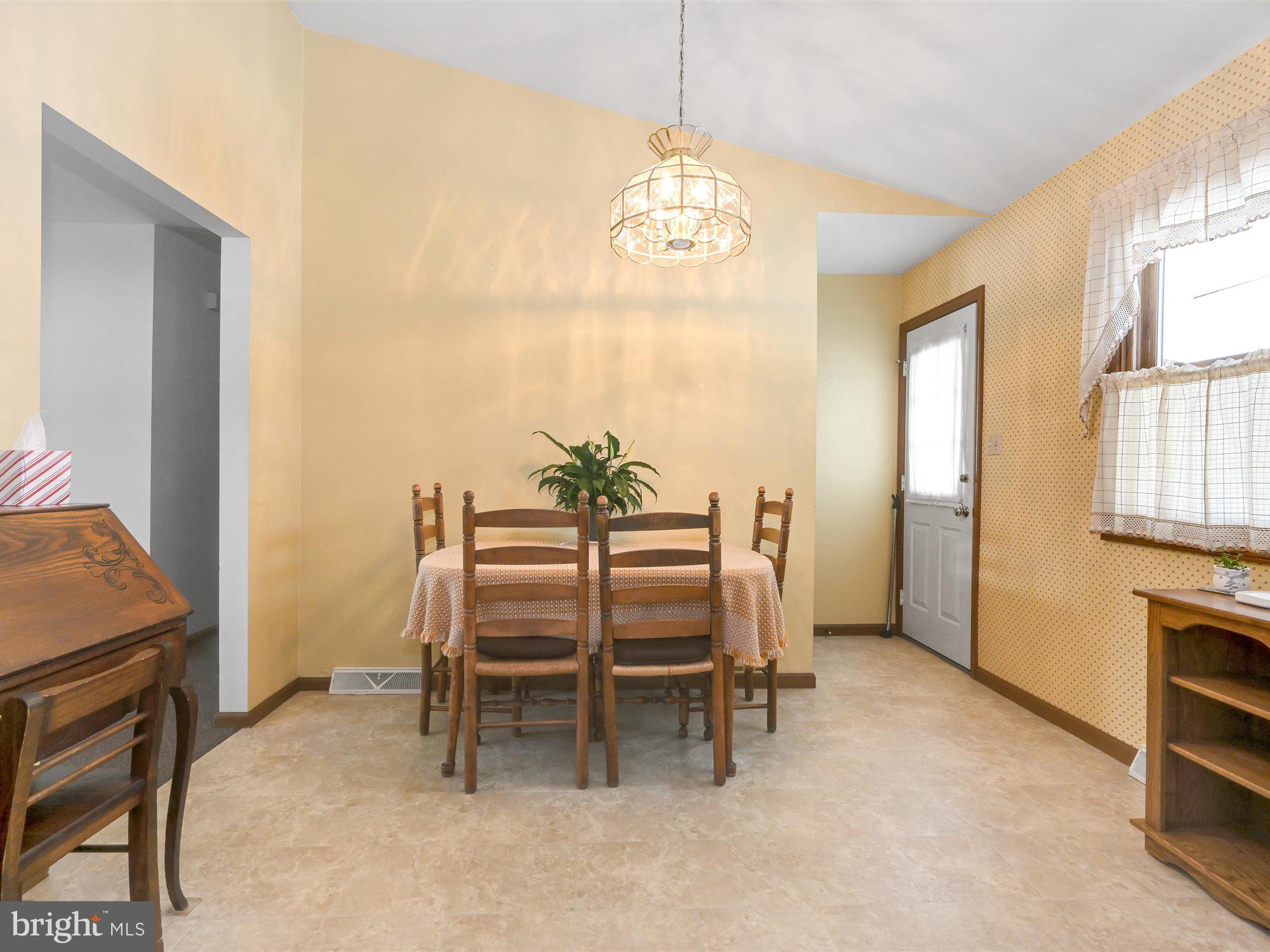 35 South Oak Street Lititz, PA 17543 - Photo 10 of 26 V4