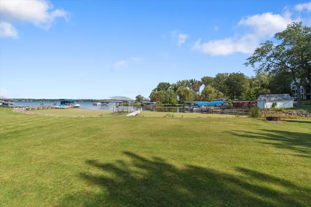 $950,000 | W954 Spring Grove Road, Ripon, WI 54971