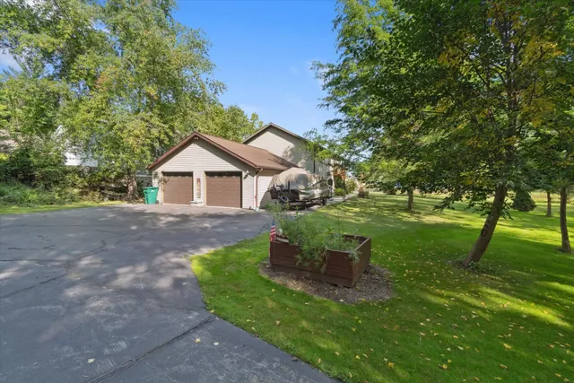 $950,000 | W954 Spring Grove Road, Ripon, WI 54971