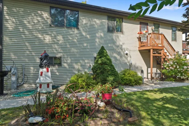 $950,000 | W954 Spring Grove Road, Ripon, WI 54971