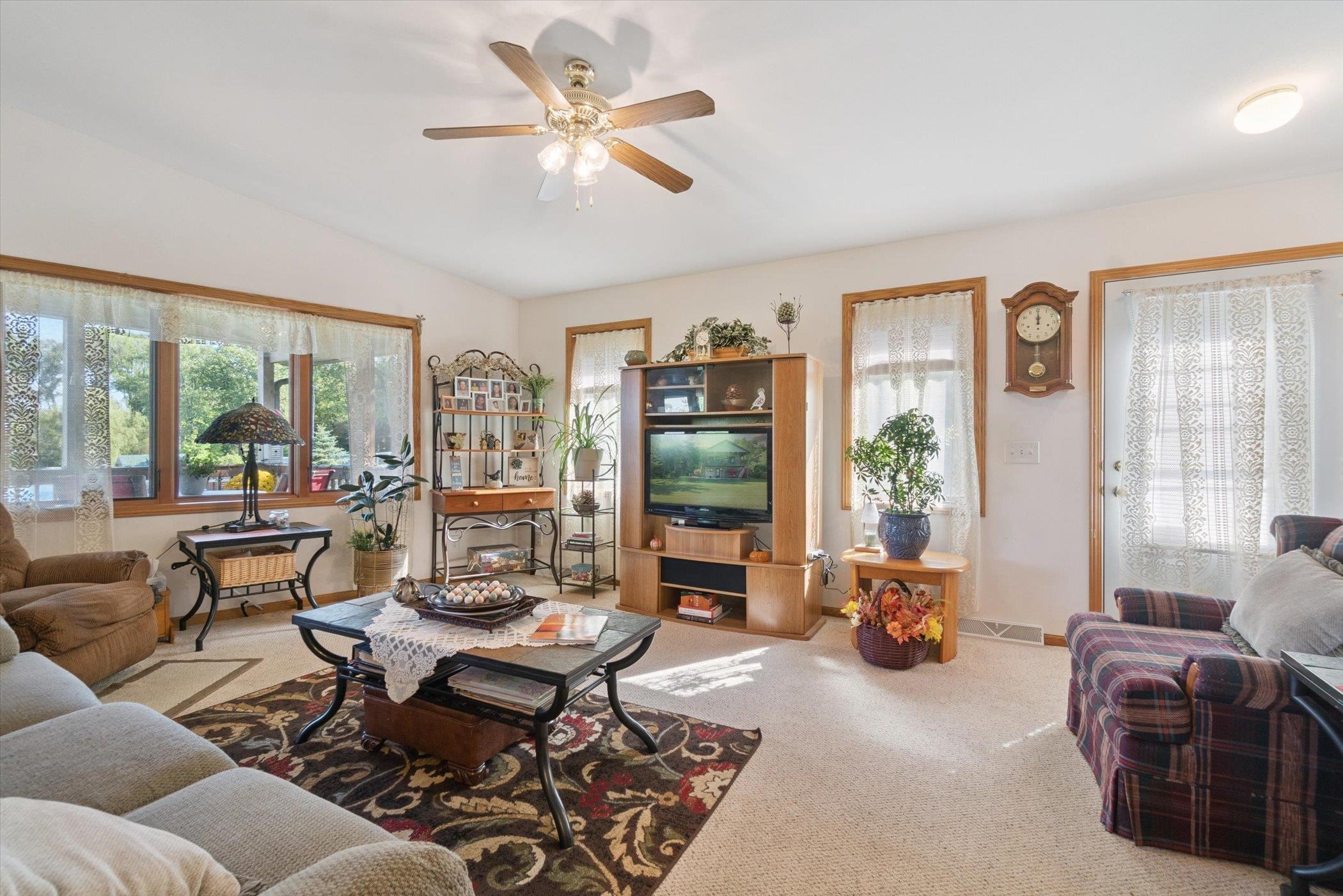 W954 Spring Grove Road Ripon, WI 54971 - Photo 5 of 57